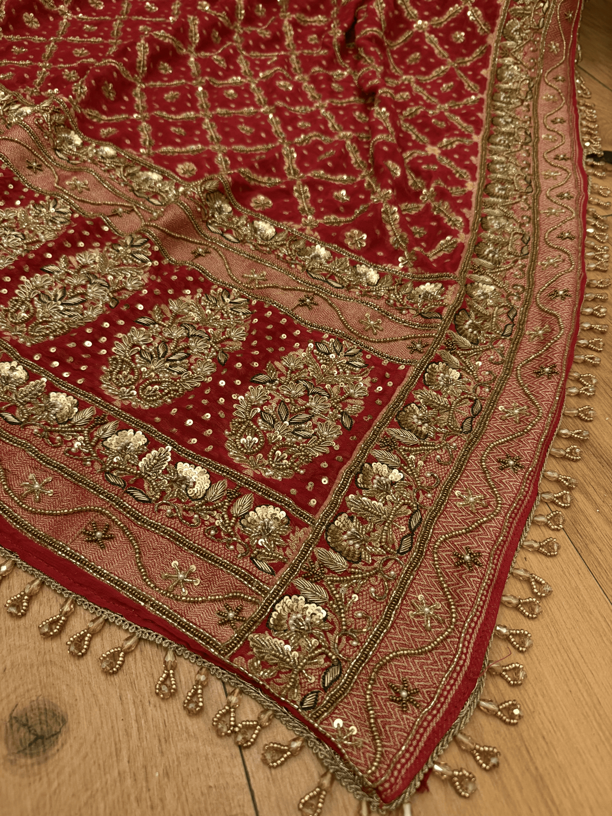 Laal Noor – The Radiant Red