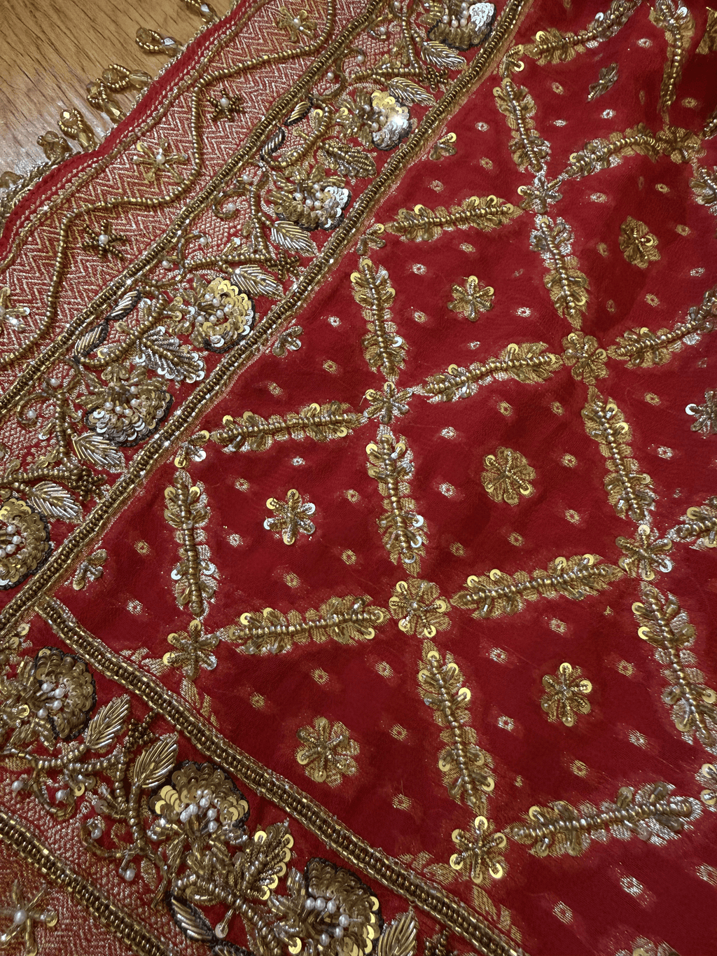 Laal Noor – The Radiant Red